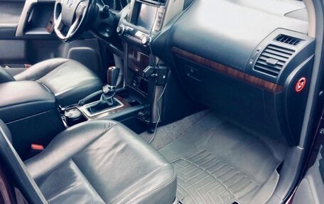 Toyota Land Cruiser Prado 150 рестайлинг 2, 2011 год, 3 000 000 рублей, 7 фотография