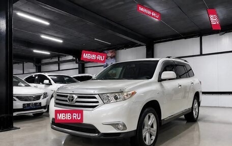 Toyota Highlander III, 2012 год, 2 195 000 рублей, 3 фотография