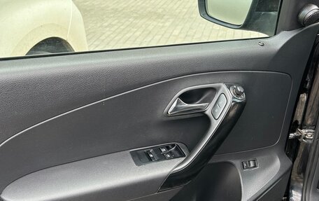 Volkswagen Polo VI (EU Market), 2011 год, 700 000 рублей, 13 фотография