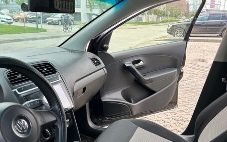 Volkswagen Polo VI (EU Market), 2011 год, 700 000 рублей, 15 фотография