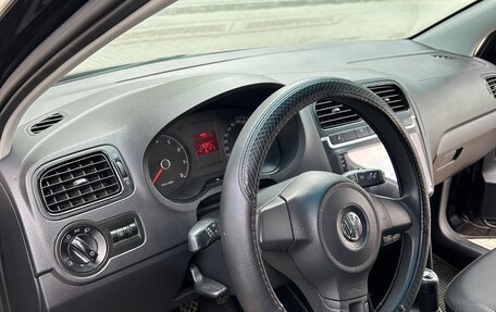 Volkswagen Polo VI (EU Market), 2011 год, 700 000 рублей, 14 фотография