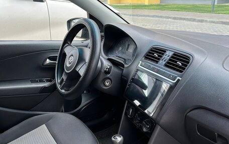 Volkswagen Polo VI (EU Market), 2011 год, 700 000 рублей, 17 фотография