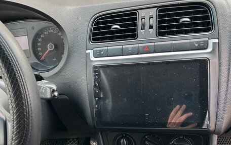 Volkswagen Polo VI (EU Market), 2011 год, 700 000 рублей, 18 фотография