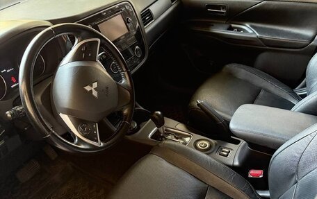 Mitsubishi Outlander III рестайлинг 3, 2012 год, 1 299 000 рублей, 2 фотография