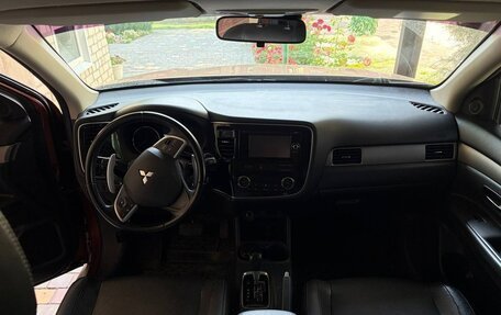 Mitsubishi Outlander III рестайлинг 3, 2012 год, 1 299 000 рублей, 6 фотография