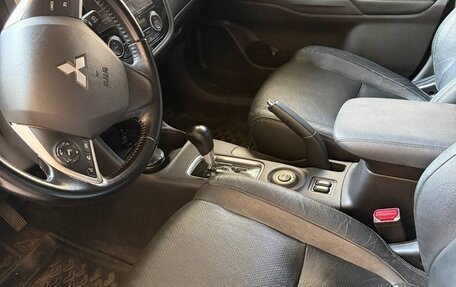 Mitsubishi Outlander III рестайлинг 3, 2012 год, 1 299 000 рублей, 8 фотография