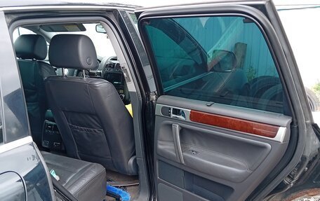 Volkswagen Touareg III, 2004 год, 550 000 рублей, 3 фотография