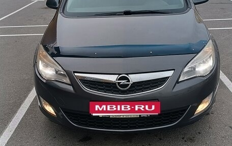 Opel Astra J, 2011 год, 650 000 рублей, 2 фотография