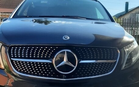 Mercedes-Benz V-Класс, 2021 год, 9 100 000 рублей, 1 фотография
