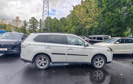 Mitsubishi Outlander III рестайлинг 3, 2013 год, 1 640 000 рублей, 4 фотография