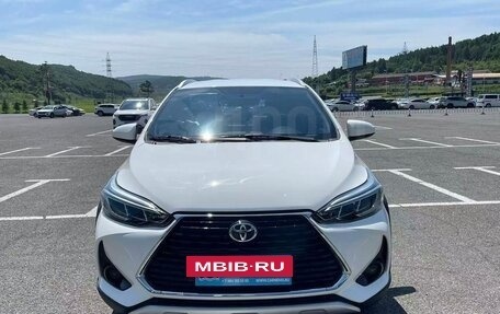 Toyota Yaris, 2022 год, 1 395 000 рублей, 2 фотография