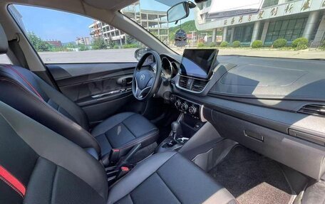 Toyota Yaris, 2022 год, 1 395 000 рублей, 19 фотография