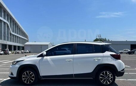 Toyota Yaris, 2022 год, 1 395 000 рублей, 9 фотография