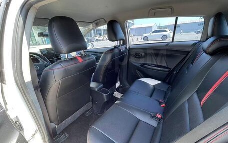 Toyota Yaris, 2022 год, 1 395 000 рублей, 18 фотография