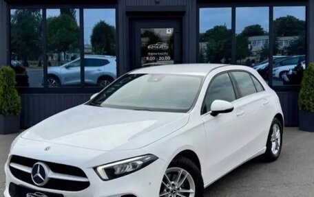 Mercedes-Benz A-Класс, 2018 год, 1 570 000 рублей, 2 фотография