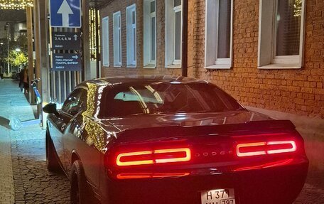 Dodge Challenger III рестайлинг 2, 2013 год, 2 450 000 рублей, 6 фотография