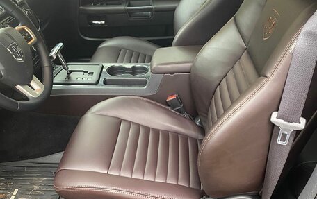 Dodge Challenger III рестайлинг 2, 2013 год, 2 450 000 рублей, 19 фотография