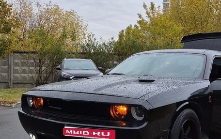 Dodge Challenger III рестайлинг 2, 2013 год, 2 450 000 рублей, 16 фотография