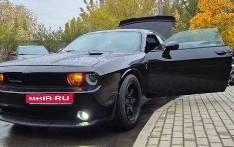 Dodge Challenger III рестайлинг 2, 2013 год, 2 450 000 рублей, 17 фотография