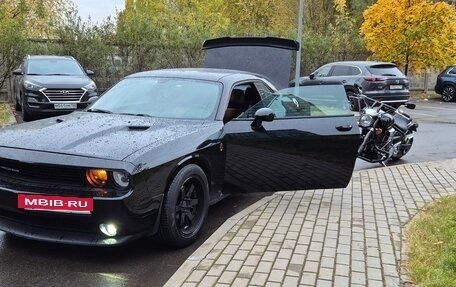 Dodge Challenger III рестайлинг 2, 2013 год, 2 450 000 рублей, 15 фотография