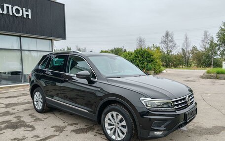Volkswagen Tiguan II, 2017 год, 1 999 000 рублей, 3 фотография