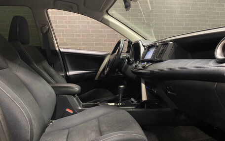Toyota RAV4, 2018 год, 2 170 000 рублей, 7 фотография