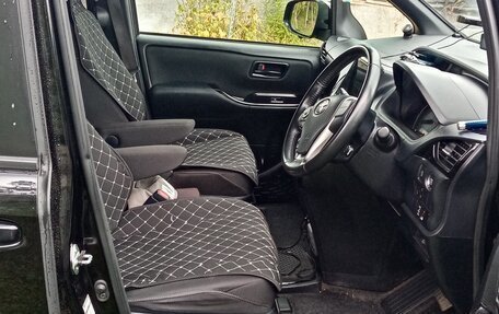 Toyota Noah III, 2019 год, 2 500 000 рублей, 8 фотография