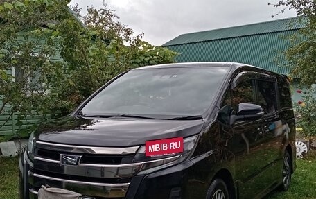 Toyota Noah III, 2019 год, 2 500 000 рублей, 2 фотография