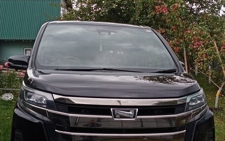 Toyota Noah III, 2019 год, 2 500 000 рублей, 13 фотография