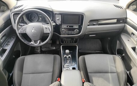 Mitsubishi Outlander III рестайлинг 3, 2019 год, 2 249 000 рублей, 10 фотография