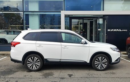 Mitsubishi Outlander III рестайлинг 3, 2019 год, 2 249 000 рублей, 4 фотография