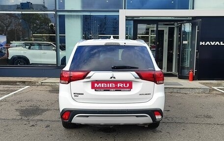 Mitsubishi Outlander III рестайлинг 3, 2019 год, 2 249 000 рублей, 6 фотография