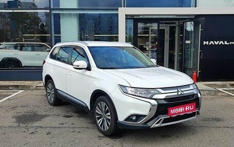 Mitsubishi Outlander III рестайлинг 3, 2019 год, 2 249 000 рублей, 3 фотография