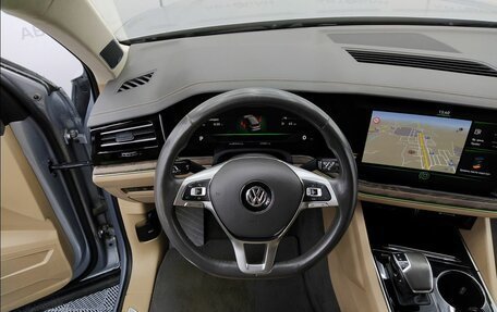 Volkswagen Touareg III, 2019 год, 3 600 000 рублей, 28 фотография