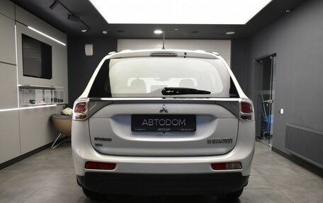 Mitsubishi Outlander III рестайлинг 3, 2014 год, 1 277 000 рублей, 5 фотография