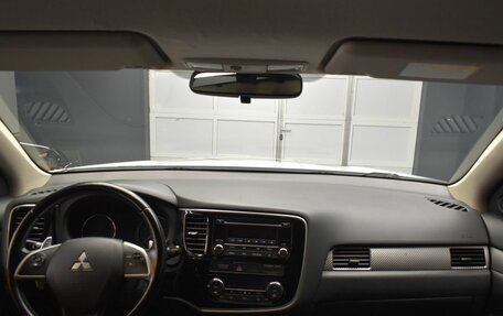 Mitsubishi Outlander III рестайлинг 3, 2014 год, 1 277 000 рублей, 9 фотография