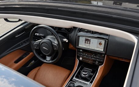 Jaguar XE I рестайлинг, 2016 год, 2 700 000 рублей, 5 фотография