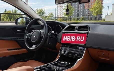 Jaguar XE I рестайлинг, 2016 год, 2 700 000 рублей, 6 фотография