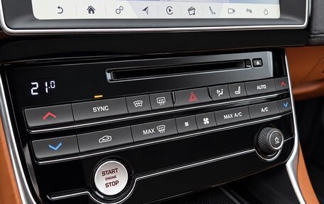 Jaguar XE I рестайлинг, 2016 год, 2 700 000 рублей, 16 фотография