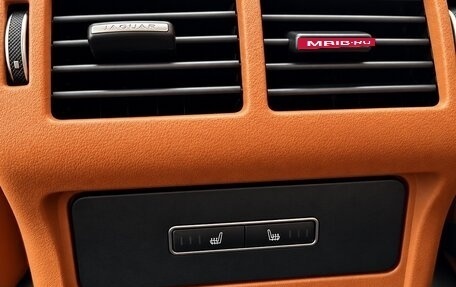 Jaguar XE I рестайлинг, 2016 год, 2 700 000 рублей, 19 фотография