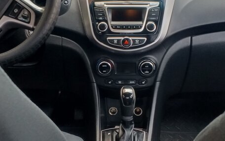 Hyundai Solaris II рестайлинг, 2015 год, 750 000 рублей, 1 фотография