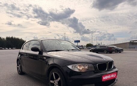 BMW 1 серия, 2011 год, 700 000 рублей, 1 фотография