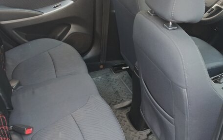 Hyundai Solaris II рестайлинг, 2015 год, 750 000 рублей, 5 фотография
