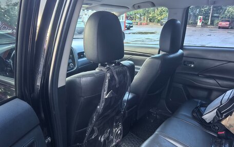 Mitsubishi Outlander III рестайлинг 3, 2017 год, 1 750 000 рублей, 9 фотография