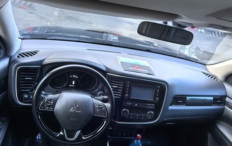 Mitsubishi Outlander III рестайлинг 3, 2017 год, 1 750 000 рублей, 8 фотография