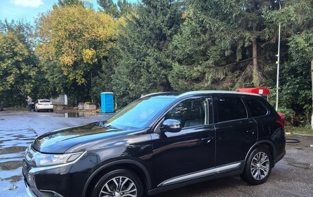 Mitsubishi Outlander III рестайлинг 3, 2017 год, 1 750 000 рублей, 6 фотография