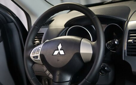 Mitsubishi Outlander III рестайлинг 3, 2012 год, 1 049 000 рублей, 9 фотография