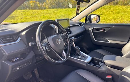 Toyota RAV4, 2021 год, 3 600 000 рублей, 5 фотография