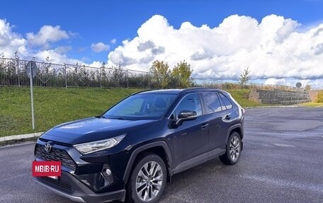 Toyota RAV4, 2021 год, 3 600 000 рублей, 4 фотография