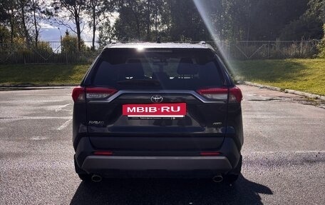 Toyota RAV4, 2021 год, 3 600 000 рублей, 2 фотография